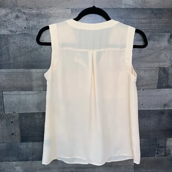 Cream Button Down Sleeveless Blouse From Monteau - Picture 4 of 6